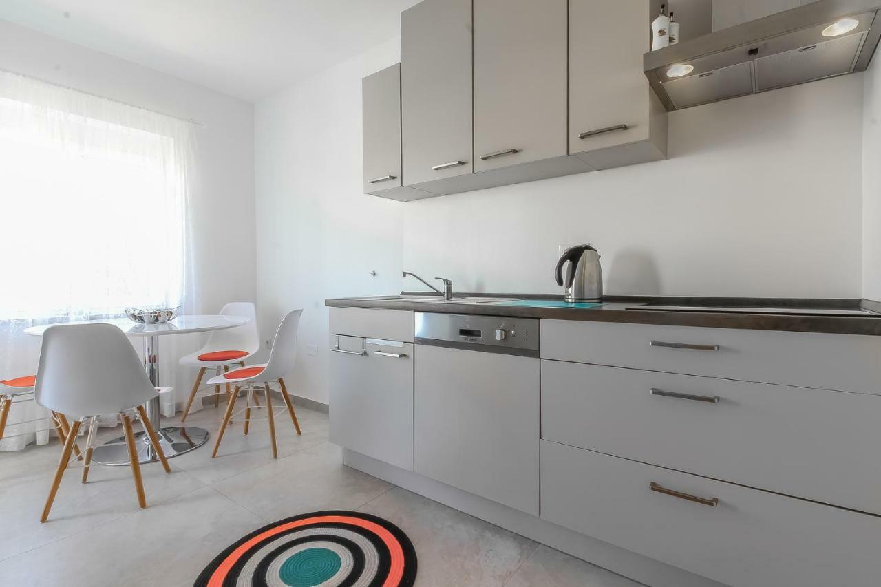 Saten Suite Apartment Near The Beach โปเรช ภายนอก รูปภาพ